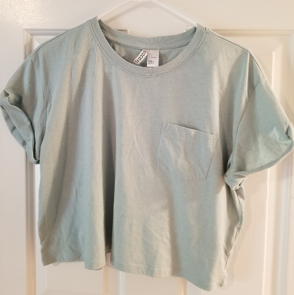 DIVIDED by H&M crop top Tshirt with pocket
